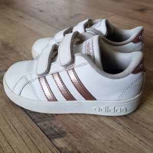 Girls Adidas sneaker